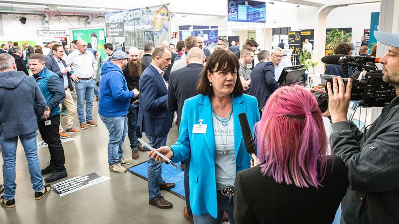 Letzte Pause vor dem Endspurt am Samstagnachmittag: Immer noch ist die Ausstellung gut besucht. (Bild: Stefan Bausewein)