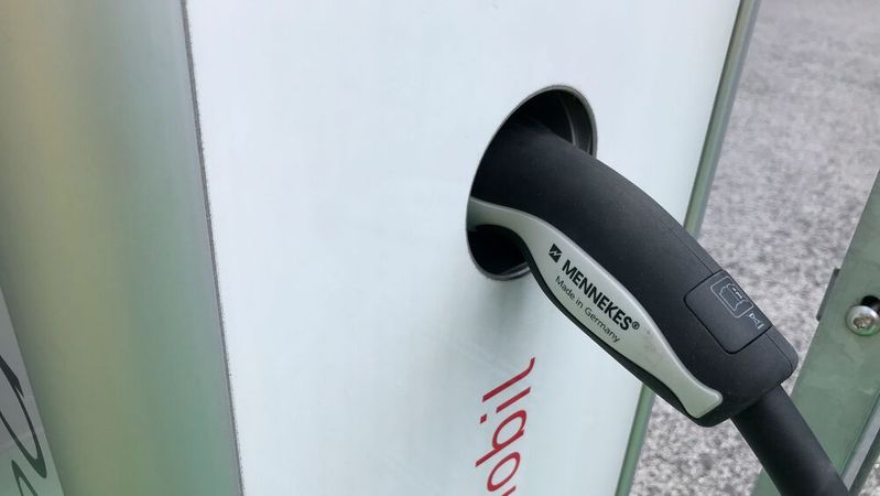 Die Fahrstrompreise sind in Bewegung – meist geht es nach oben.(Bild:  Grimm)