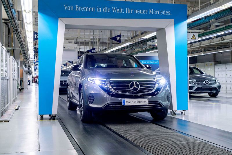 In Bremen startet die Produktion des ersten batterieelektrischen SUV von Mercedes: des EQC. (© Daimler AG)