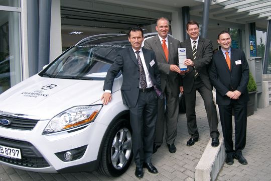 Die Macher: (v.li.) AVAG-Vorstandsmitglied Markus Hofmann, Jürgen Stackmann, Vertriebs- und Marketingchef der Kölner Ford-Werke GmbH, AVAG-Vorstandsvorsitzender Dr. Volker Borkowski und Wickenhäuser-Geschäfstführer Roman Still. (Archiv: Vogel Business Media)