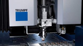 Ein automatischer Düsenwechsler verringert die Rüstzeiten: Ein neu konzipiertes Modell mit 18 Düsen braucht nur gute 20 s für einen Wechselvorgang. Bild: Trumpf (Archiv: Vogel Business Media)