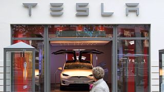 Das LG Darmstadt hat sich bei einem Rücktritt vom Kaufvertrag daran orientiert, dass laut Elon Musk ein Tesla 500.000 Meilen hält. Könnte sein, dass das zum Ärgernis für den Handel wird. (Bild: (c) zb)