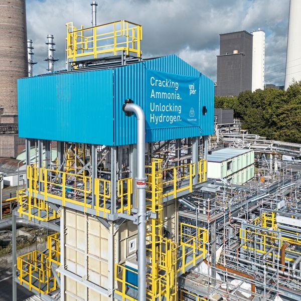En las instalaciones de Uniper en Gelsenkirchen-Scholven se está construyendo una planta de demostración destinada a descomponer el amoníaco en hidrógeno y nitrógeno. (Imagen:thyssenkrupp Uhde)