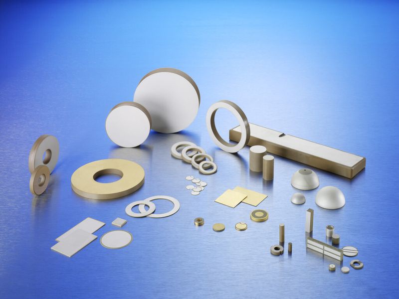 Piezokeramische Bauteile können mechanische Energie wie Druck, Dehnung oder Beschleunigung in elektrische Energie oder elektrische Spannung in mechanische Bewegung oder Schwingung umzuwandeln. (Bild: Ceram Tec)