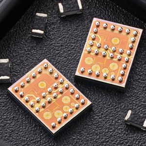 Der allererste CSEM Inventor Award geht an Franz Xaver Pengg für seine Ultra-Low-Power-Lösung icyTRX, einem Bluetooth-IC, dank dem tragbare elektronische Geräte wie Bluetooth-Kopfhörer und Hörgeräte miniaturisiert und die Laufzeit ihres Akkus verlängert werden kann.