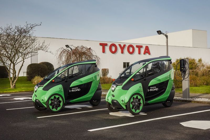 Die zwei Kabinenroller sind auf dem Weg nach Brüssel. (Bild: Toyota)