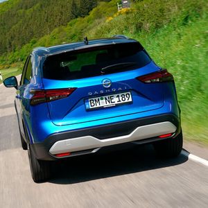 Querfugen gibt der Qashqai recht deutlich an die Insassen weiter, hier wäre noch ein wenig Feinabstimmung angebracht.(Bild:  Wolfgang Groeger-Meier/Nissan)