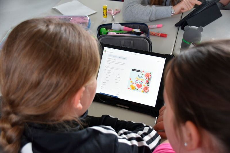 ... und die Kinder können selbst kreativ werden und die KI testen. (Bild: VIT)