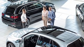 Wer genau hinschaut, kann Geldwäsche beim Autokauf vermeiden – und sich Unannehmlichkeiten und hohe Bußgelder ersparen. (Bild: Promotor)