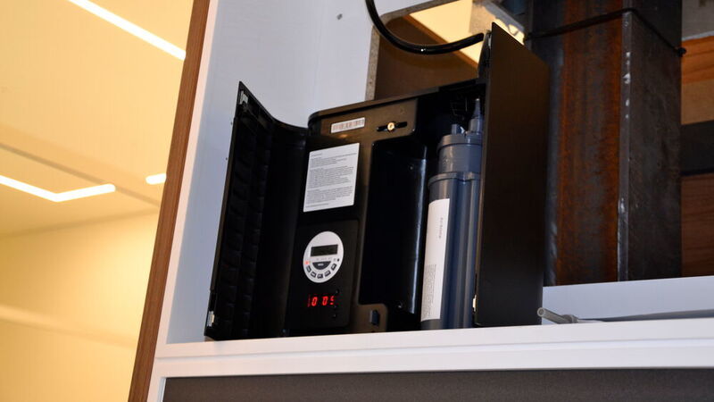 Für einen angenehmen Duft im Showroom sorgt ein Beduftungsautomat – er ist ein Pflichtelement der Hersteller-CI. (Mauritz/»kfz-betrieb«)
