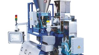 Der FED 34 MTS-Extruder von Feddem arbeitet mit drei gravimetrisch dosierten Materialströmen und Metallabscheider im Hauptstrom. Er gilt als eins der Highlights beim diesjährigen Fakuma-Auftritt des Unternehmens. (Feddem)