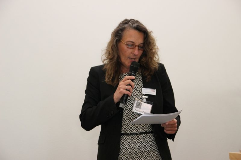 Der Award in der Kategorie „Pharmatechnik“ wurde von der stellvertretende Chefredakteurin PharmaTEC Anke Geipel-Kern verliehen. (Bild: Schäffner/PROCESS)