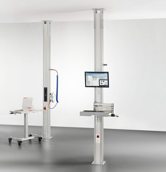 Multifunktional: Strom, Druckluft, Netzwerk – das alles von einem zentralen Punkt aus bietet die Installationssäule. (Bild: Item)