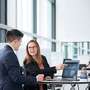 Um Konstruktionsverantwortliche bei einer schnellen und effizienten Produktentwicklung zu unterstützen, setzt Wittenstein neben produkt- und servicetechnischen Aspekten den Fokus auf eine fundierte, partnerschaftliche Beratung von Kunden.(Bild:  Wittenstein SE)