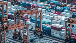 Laut dem Bundesinstitut für Risikobewertung geht von der Warenlogistik aktuell keine Gefahr aus. (ammiel jr)