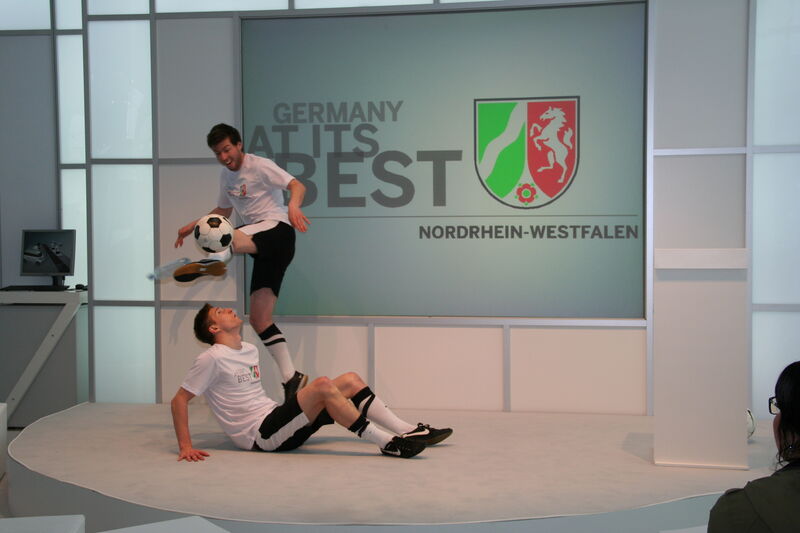 Die United-Freestyler Timo (27) und Dominik (26) kommen aus Köln und bieten dort Workshops für alle Altersklassen an.  (Bild: C. Otto)