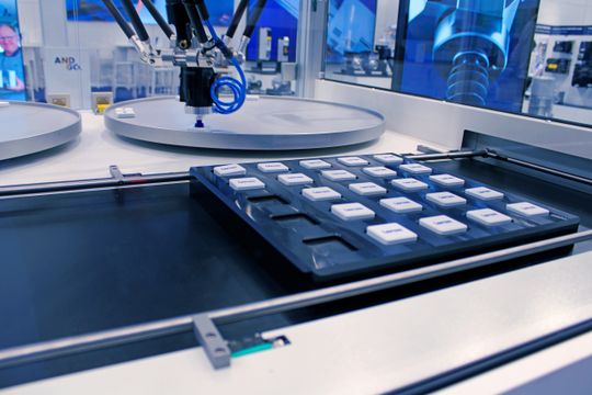 A delta robot synchronously picks up products from two rotating tables and places them down without stopping their movement. This is made possible by rotary tracking, a motion and robotics concept in which the robot computationally "rides along" with the continuous movement of the mechanics.(Image:  Lenze)
