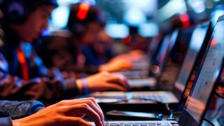 Ein „Hackathon“ ist eine Veranstaltung zur Soft- und Hardware-Entwicklung, deren Name sich aus den Begriffen „Hack“ und „Marathon“ zusammensetzt.  (© Masque –  stock.adobe.com / KI-generiert)