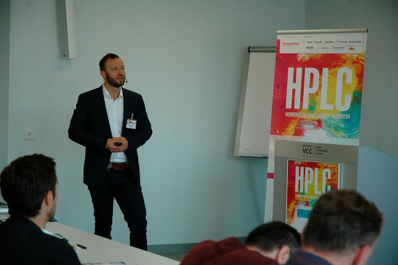 Mirko Pietsch von Thermo Fisher erläuterte in seinem Vortrag, wo ein universeller Detektor wie der Charged-Aerosol-Detektor seine Vorteile ausspielt.  (LABORPRAXIS)