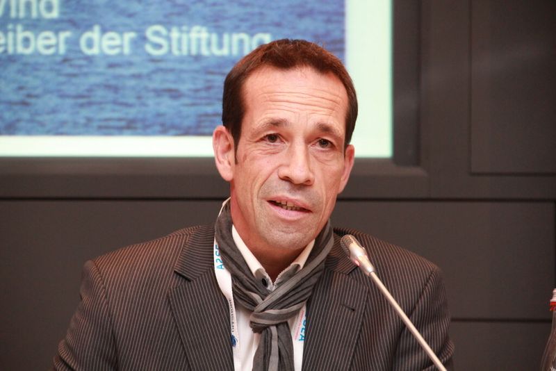 „Wir können Offshore, die Windparks laufen gut, aber wir können es nicht, wenn die Bedingungen unklar sind“, sagte Thorsten Herdan, Geschäftsführer VDMA Power Systems und Vizepräsident der Stiftung Offshore-Windenergie. (Bild: Itasse)