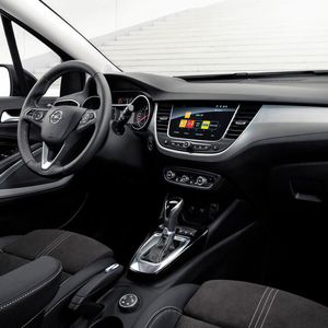 Im Innenraum hat sich beim Crossland kaum etwas geändert.(Bild:  Opel)