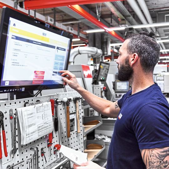 New Work bei Agathon: eine durchgängige IT-Lösung als Basis, dass Mitarbeiter kollaborativ, effizient und ortsunabhängig arbeiten können. New Work bei Agathon: eine durchgängige IT-Lösung als Basis, dass Mitarbeiter kollaborativ, effizient und ortsunabhängig arbeiten können.
