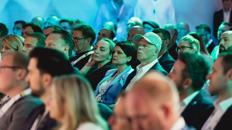 Die Teilnehmer lauschten gespannt. (Bild: Foto: Stefan Bausewein)