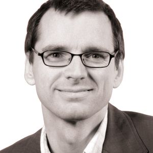 Abb. 2:  Lehrstuhlleiter der Analytischen Chemie sind Prof. Dr. Torsten Claus Schmidt ...