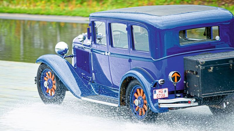 Tollkühne Kerle in schleudernden Kisten: Das erste spezielle Fahrertraining für Oldie-Nachwuchsfahrer von Belmot und dem ASC bot jede Menge Spaß und Lernpotenzial. Tollkühne Kerle in schleudernden Kisten: Das erste spezielle Fahrertraining für Oldie-Nachwuchsfahrer von Belmot und dem ASC bot jede Menge Spaß und Lernpotenzial.