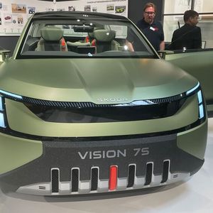 Unter anderem steht ein deutlicher Wechsel im Design und der Positionierung von Skoda im Volkswagenkonzern an. Die Studie Vision 7S gibt darauf einen Vorgeschmack.(Bild:  Grimm – VCG)