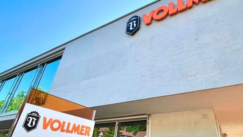 Wie man jetzt erfahren muss, hat das traditionsreiche Biberacher Unternehmen Vollmer Werke Maschinenfabrik jetzt die Insolvenz anmelden müssen. Doch man sei sicher, dass es in Zukunft dennoch weitergehen wird ... (Bild: Vollmer)