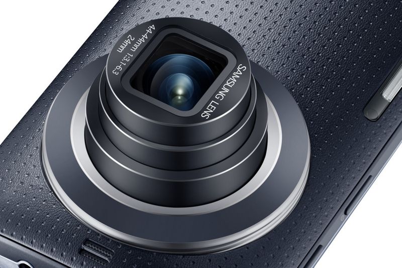 Mit dem ausfahrbaren Objektv ist ein Zehnfach-Zoom möglich. Auch ein Xenon-Blitz ist integriert. (Samsung)