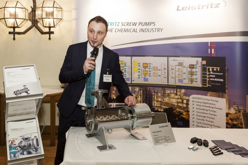 Mit der L3NX bietet Leistritz (im Bild Ralf Richter) die weltweit erste Schraubenspindelpumpe mit geometrisch gleichen Abmaßen wie die Kreisel- und Chemienormpumpe – jedoch mit einigen einschlägigen Vorteilen. (Bild: Bausewein/PROCESS/PharmaTEC/Schüttgut)