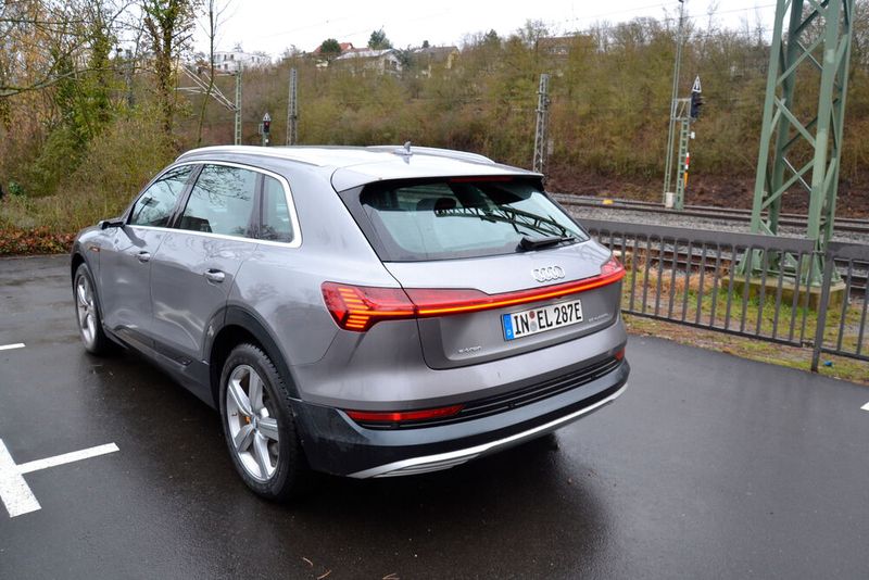 … unverkennbar ein „echter“ Audi. Das setzt sich auch im …  (Bild: Michel/»kfz-betrieb«)