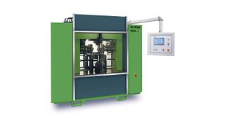 Diese Kaltpresse verdichtet feinkörniges Pulver von oben und unten. Zudem pressen Zylinder die Matrize seitlich zusammen, mit einer doppelt so hohen Kraft als bei der Vorgängermaschine. Bild: Bott (Archiv: Vogel Business Media)