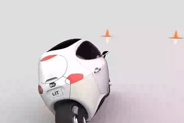 Auch beim Slalomfahren halten die beiden Gyroskope den C-1 stabil (Bild: Lit Motors)
