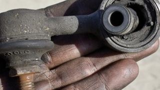 Keine Diskussion mehr nötig, diese Buchse ist defekt. (Foto: Benjamin Burner, www.e36bmw.com)