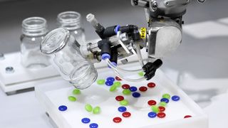 Auf der Automatica 2014 präsentieren Aussteller neue Entwicklungen und Lösungen für eine effiziente und prozesssichere Produktion von Lebensmitteln. (TomSchmidPhoto/Automatica)