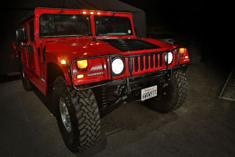 Zwei Elektromotoren mit einer Systemleistung von 360 kW/490 PS sollen das 3,3 Tonnen schwere Ungetüm auf 120 km/h beschleunigen. (Martin Hesz / Kreisel Electric)