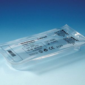Infusionsbeutelverpackung: Die Ausstoßleistung der Tiefziehmaschinen liegt bei zirka 80 Beuteln in der Minute.