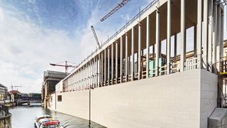 Immer wieder wurden Erkenntnisse aus Prozessabläufen anderer Sektoren, etwa der Gießerei, adaptiert, um die Homogenität und Qualität des Betons zu verbessern. Mit diesem hochwertigeren Beton konnten stabilere und langlebigere Bauwerke geschaffen werden. (Bild: Dreßler Bau)