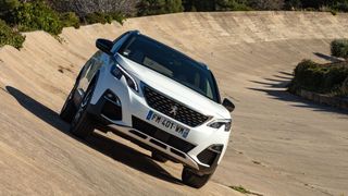 Ein seltener Gast in der Riege der Segment-Sieger ist Peugeot: Mit dem 3008 liegen die Franzosen im Juli bei den Mini-Vans vorn. (Bild: Peugeot)