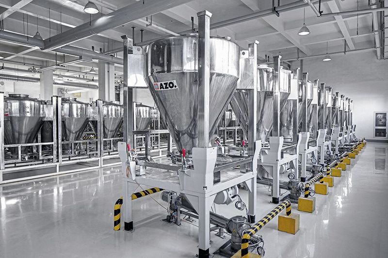 Container-Aufgabestation mit Dosierschnecke (Bild: Azo)