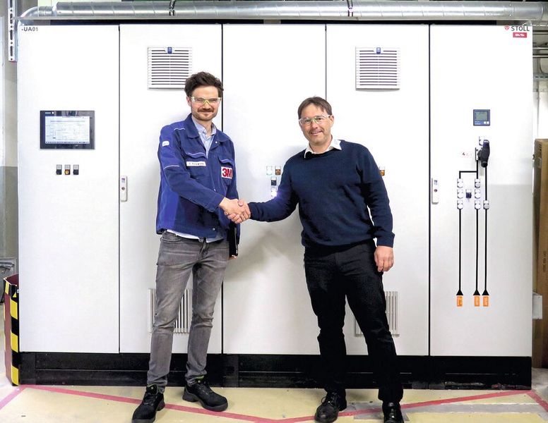 Thomas Trinkwalder, Projektmanager 3M Technical Ceramics und Sandro Kloss, Projektmanager bei der Stoll Gruppe, sind zufrieden mit dem gemeinsamen Projekt.   (Bild: Stoll Gruppe)