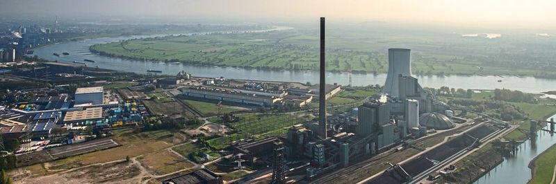 Und die Lieferung von Wasserstoff und Sauerstoff an das Stahlwerk in Duisburg (euroluftbild.de/Hans Blossey)