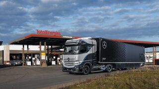 Daimler Truck and Totalenergies want to build hydrogen infrastructure by 2030. The energy company wants to operate up to 150 hydrogen filling stations in Germany, the Netherlands, Belgium, Luxembourg and France. 