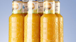 Per Bundestagsbeschluss gilt die Pfandpflicht ab Januar 2022 auch für Saftflaschen aus PET, nebst strengeren Recyclingvorgaben. KHS unterstützt mit seinem Know-how nun den geschlossenen Wertstoffkreislauf. (KHS)