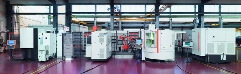 Bild 2: Hochgeschwindigkeitsfräsen, Senkerodieren und Schneiderodieren werden in der flexiblen Automatisierungslösung Concept Cell miteinander verknüpft. (Archiv: Vogel Business Media)