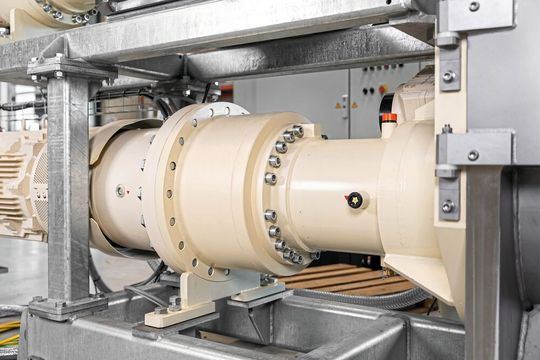 Das dreistufige Planetengetriebe der Baureihe P2.e nutzt enge Bauräume von Maschinen und Anlagen optimal aus.(Bild:  ECT-Kema)