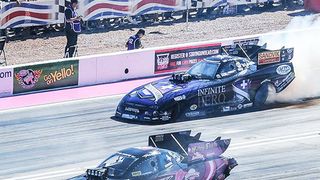 Pure Raserei: Beim amerikanischen Dragster-Rennen zählt nur eines – Beschleunigung. (Foto: Mopar)